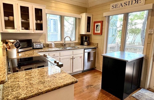 Seaside House | 194 Feet to Beach in Seaside, 2 Kings, Sleeps 8 & 2 Adult Bikes!