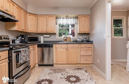 South Addition Cottage | 1940s Charming Two-Story Downtown Anchorage Home