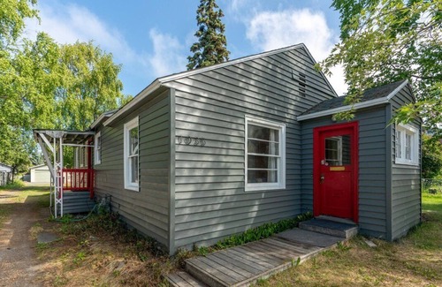South Addition Cottage | 1940s Charming Two-Story Downtown Anchorage Home