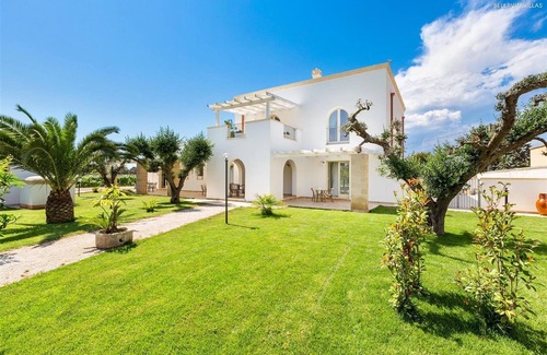 Pittuini House | 1977 B B I Tarocchi - La Papessa Camera Tripla