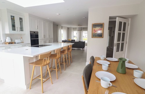 Fenit Cottage | 19A Lighthouse Village