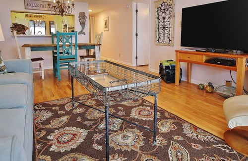 Sand Key Apartment | 19th-floor beachfront charmer with balcony, heated pool, pool spa, tennis & gym