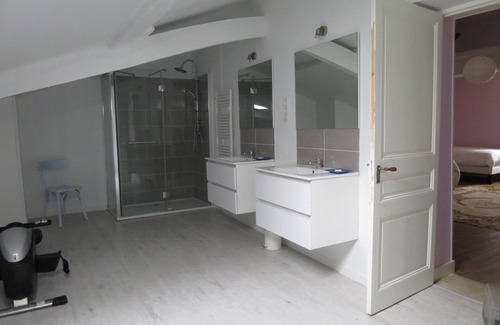 Saint-Didier-en-Brionnais House | 19th family home to enjoy with friends,nice landscape, barbecue,calm & serenity