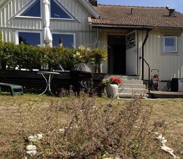 Byxelkrok House | 1B, Stuga m havsutsikt & 50m till strand