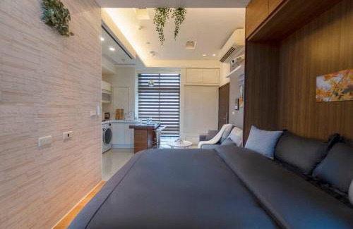 Xinyi Apartment | 1B1b Cinema, Kitchen, Bathtub, Desk, 1.5min to MRT 1房1衛 家庭戲院、廚房、浴缸、書桌,1.5分到市府捷運