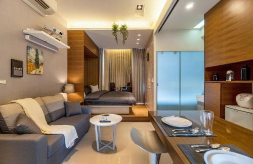 Xinyi Apartment | 1B1b Cinema, Kitchen, Bathtub, Desk, 1.5min to MRT 1房1衛 家庭戲院、廚房、浴缸、書桌,1.5分到市府捷運
