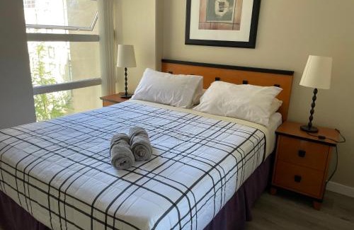 Downtown Vancouver Apartment | 1BD+Den condo, with free parking in Downtown!