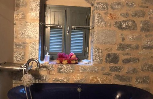 Pagkia House | 1BDR Loft in Stone Tower, majestic view in Mani