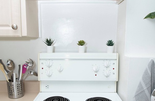 Midtown Toronto Apartment | 1bed in the heart of Toronto , Yorkville & Uft/Netflix/Disney+