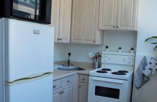 Midtown Toronto Apartment | 1bed in the heart of Toronto , Yorkville & Uft/Netflix/Disney+