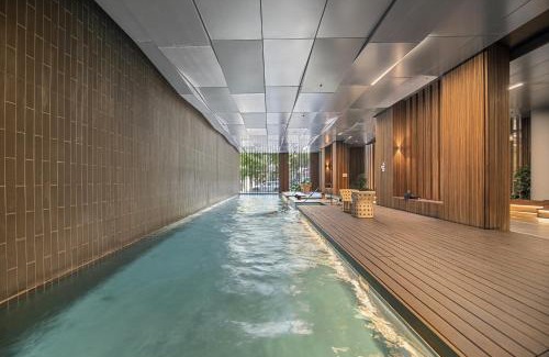 Docklands Apartment | 1BR Apartment Near CBD with Pool Access