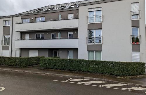 Neudorf-Weimershof Apartment | 1BR Apartment with Garage in Kirchberg
