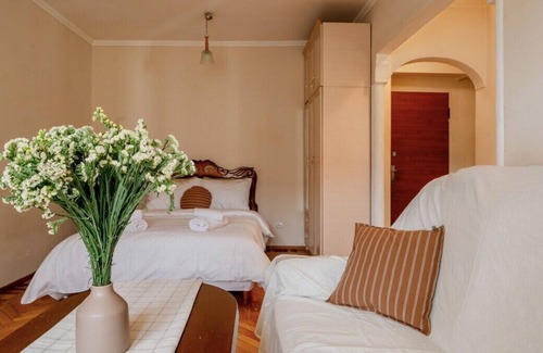 Yerevan Apartment | 1BR Apt/Balcony/ near Victory Park/by Keygo