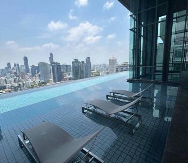 Sukhumvit Apartment | 1BR at Thonglor BTS InfinityPool overlooking city