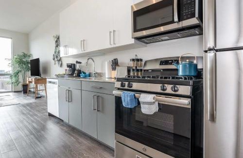 Palmer Square Apartment | 1BR City Loft With Modern Glass Views