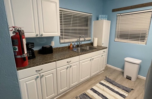 Port Canaveral Cottage | 1BR Cozy Cottage w/Pool, just 3 min walk to beach!