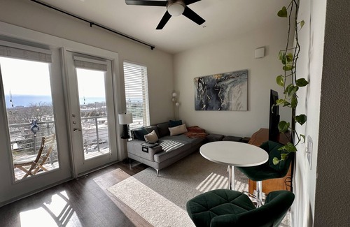 Highland Apartment | 1BR Downtown Gem Prime Amenities