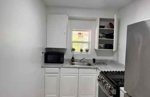 Morgantown Apartment | 1BR Garden Oasis in Westover | Pet-Friendly | WVU