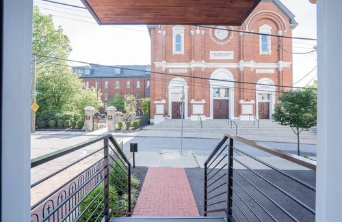 Mount Adams House | 1BR, Next to Monastery Wedding Venue, w/Bathtub