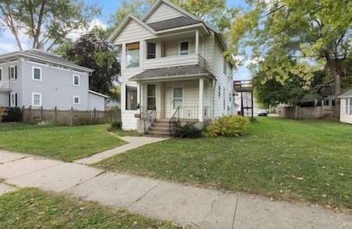 DeKalb Apartment | 1BR+Office Apt Near NIU & Downtown Dekalb