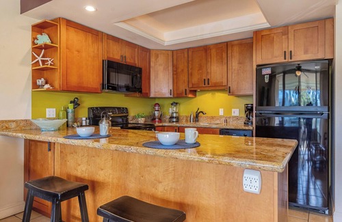 Kihei Condo | 1BR Top Floor Beachfront Stunning Views and Poolside Fun Kihei Kai Nani