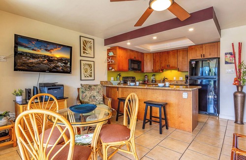 Kihei Condo | 1BR Top Floor Beachfront Stunning Views and Poolside Fun Kihei Kai Nani