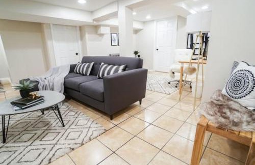 Chicago Apartment | 1BR Trendy Basement Apt with Laundry & Parking - Central Trendy