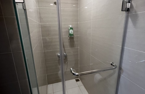 South Cembo Apartment | 1BR Uptown BGC condo across Uptown Mall. near St Lukes Hospital