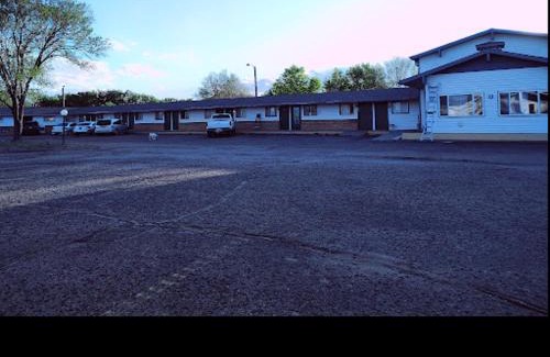 Sterling Hotel | 1st Interstate Inn