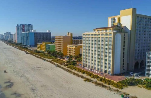 Myrtle Beach Condo | 1st Level Oceanfront Studio! Direct Beach Access! Sea Mist 20107