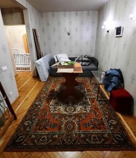 Sukhinovka Apartment | 2 кімнатна Квартира подобово у центрі Полтави біля ЦУМу з власною закритою парковкою Документи для відрядження Мережа квартир