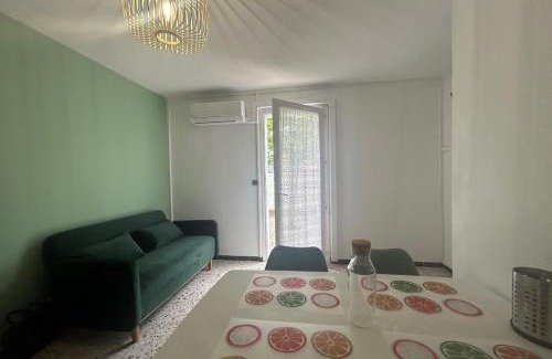 Frontignan Apartment | 2 air-conditioned rooms in villa by the sea