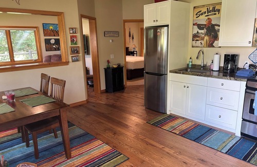Hailey Cottage | 2 Bd. 2 Bath Charming Country Guest House close to ski slopes of Sun Valley