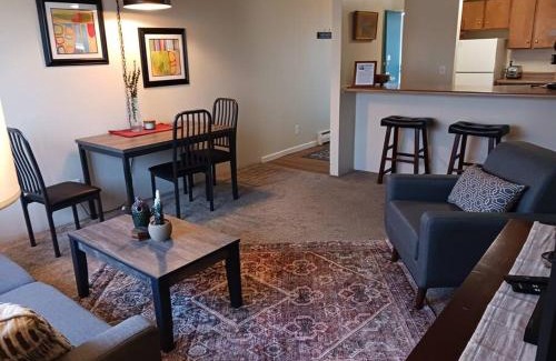 West University Apartment | 2 bdrm 1mi UNR Pet-friendly parking space
