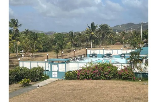 Estate Golden Rock Condo | 2 bdrm Beachfront Penthouse & Tennis Resort 2 bath with million dollar views