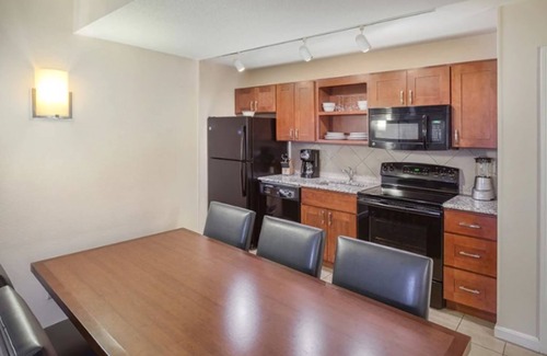 The Point Resort | 2 bdrm Club Wyndham Long Wharf;10 min walk to Newport Boat Show; parking incl.