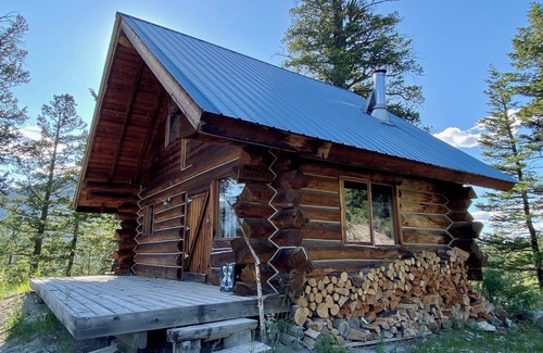 Tatlayoko Lake Cabin | #2 Beautiful modern log cabin in Tatlayoko Valley with an amazing view.