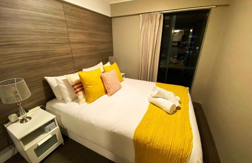 Canberra City Centre Apartment | 2 Bed 2 Bath Apartment in Braddon, Canberra - Pool, Gym and Free Parking