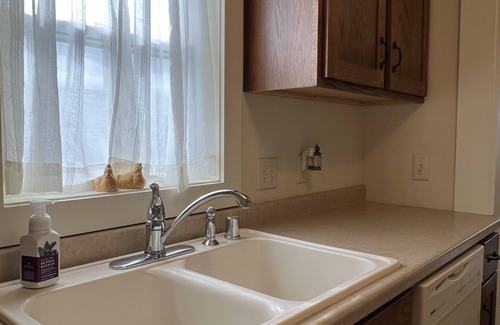 Baraboo House | 2 Bed, 2 Bath Cozy Home Across from Zoo in the heart of Baraboo.