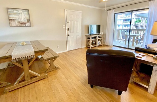 Orange Beach East Apartment | 2 bed 2 bath minutes to FloraBama!