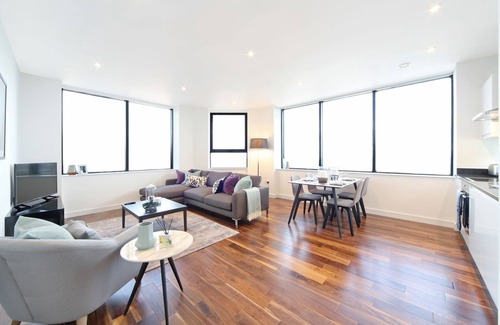 Harrow Apartment | 2 bed, 2 bath next to station and Northwick Park Hospital