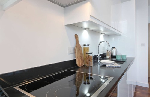 Harrow Apartment | 2 bed, 2 bath next to station and Northwick Park Hospital