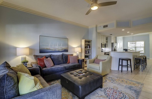 North Forest Beach Condo | 2 Bed/2 Bath Villa Centrally Located Near Coligny Beach, Rooftop Pool and Spa