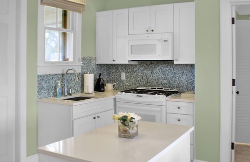 Schooner Bay Village House | 2 Bed 2 Bath Waterfront House located in Schooner Bay, Abaco