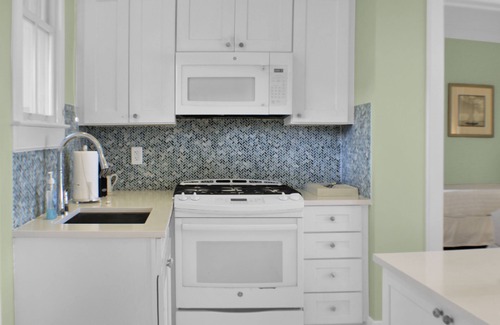 Schooner Bay Village House | 2 Bed 2 Bath Waterfront House located in Schooner Bay, Abaco