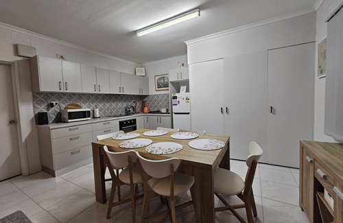 Westcourt Apartment | 2 Bed/2 Bathroom Modern Apartment with Wifi close to Amenities