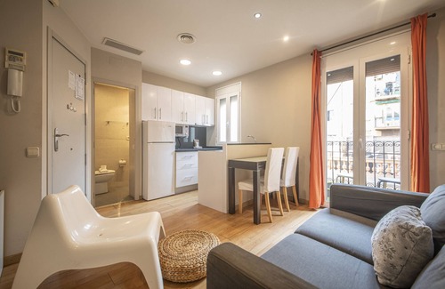 Barceloneta Apartment | 2 bed apartment in Barceloneta steps from the beach