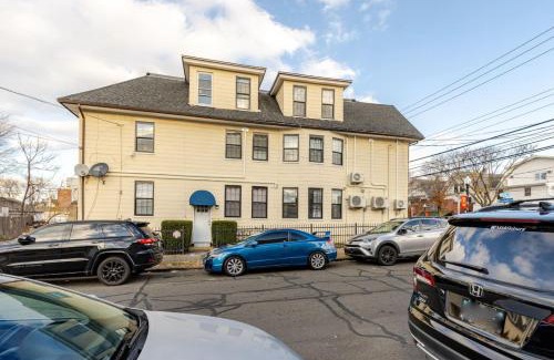 Black Rock Historic District Apartment | 2 Bed Apt in BlackRock by beach