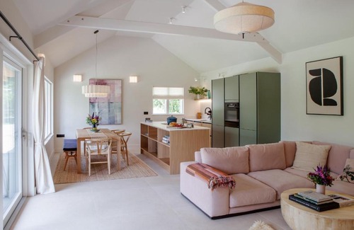 Ashburton House | 2-Bed Eco Friendly Home Sleeps 4 with Parking