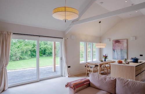 Ashburton House | 2-Bed Eco Friendly Home Sleeps 4 with Parking
